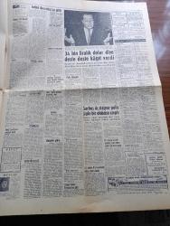Hürriyet Gazetesi - 22 Haziran 1964 - İsmet Ali Dün Amerika'ya Gitti - Cumhurbaşkanı Cemal Gürsel Başbakan İsmet İnönü'yü Esenboğa Havalimanına Gelerek Uğurladı - Eski EOKA Lideri Grivas Gizlice Kıbrıs'a Gitmiş - Adalet Partisi Seyfi Kurt Ekim Üzerinde Israr Edince Başbakan İsmet İnönü Amerika'ya Muhalefet Temsilcisi Götürmedi - Metin Toker Paris'ten Bildiriliyor İsmet İnönü De Gaulle Görüşmesi Kıbrıs Konusunda Bir Merhale Olacak - Sel Van'da 2 Köyü Haritada Sildi 12 Kişi Boğuldu - Babalar Gününde Anneler Konuştu - Spor Toto Neticeleri - Padişah Vahdettin'in Polis Müdürü Hasan Tahsin İşkora Geri Geldi - Bir Hayal Uğruna Aşk Ve Macera Romanı Çizen Faruk Geç -  Bizimkiler Yazan Kemal Bisalman  Çizen Sezgin Burak - Ayrılık Yılları Aşk Romanı Yazan Denise Robins - Natalie Wood Soyunmaktan Çekinmez Fotoğraf - Şehir Meclisin Üyesi Mühendis Faruk Ilgaz'ın 60 Bin Liraya Yaptırdığı Köprüden 20 Bin Kadıköylü İstifade Edecek - Can Bartu Fenerbahçeli Seyircilerime Kendimi Göstermek İsterim