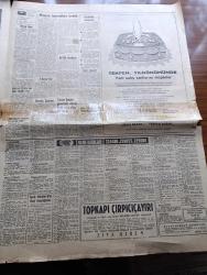 Hürriyet Gazetesi - 10 Temmuz 1965 - Hükümet Aşırı Cereyanları Görüştü - Yürüyüş Yapan Arabacılar Geride 20 Ton Pislik Bıraktı - Bursa'da Komünizmle Mücadele Derneği Başkanı Mithat Teoman Tevkif Edildi - Irz Düşmanlarının Hadım Edilmesi İçin Bir Kanun Teklifi Verdiler - Orduda Din Subayı Sınıfı İhdas Edilecek - Güneşsiz Bahar Aşk Ve Macera Romanı Çizen Faruk Geç - Bizimkiler Yazan Kemal Bisalman Çizen Sezgin Burak - Karaköy'de Yeraltı Dükkanlarına Talip Yok - İstanbul Ankara Radyosu Programı - Rüçhan Adlı Sevgilisi Türkan Şoray'ın Yeni Kontratına Yine Acayip Maddeler Koydurdu Öpüşmek Ve Soyunmak Yasak - Muzaffer Tema Evleniyor - Hülya Koçyiğit Moskova Film Festivaline Gitmekten Vazgeçti - Altın Mikrofon Birincisi Yıldırım Gürses Barselona Festivaline Gidiyor- Fatma Girik Süleyman Turan Fotoğraf - Gökler Hakimi Gordon Çizgi Roman - Güngörmüşler Çizgi Roman - Fatoş Çizgi Roman - Dedektif Nik'in Maceraları Çizgi Roman - Türkan Şoray Çok Yoruldum Tatil Yapmak Şart Dedi - Nurlan San