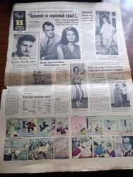 Hürriyet Gazetesi - 10 Temmuz 1965 - Hükümet Aşırı Cereyanları Görüştü - Yürüyüş Yapan Arabacılar Geride 20 Ton Pislik Bıraktı - Bursa'da Komünizmle Mücadele Derneği Başkanı Mithat Teoman Tevkif Edildi - Irz Düşmanlarının Hadım Edilmesi İçin Bir Kanun Teklifi Verdiler - Orduda Din Subayı Sınıfı İhdas Edilecek - Güneşsiz Bahar Aşk Ve Macera Romanı Çizen Faruk Geç - Bizimkiler Yazan Kemal Bisalman Çizen Sezgin Burak - Karaköy'de Yeraltı Dükkanlarına Talip Yok - İstanbul Ankara Radyosu Programı - Rüçhan Adlı Sevgilisi Türkan Şoray'ın Yeni Kontratına Yine Acayip Maddeler Koydurdu Öpüşmek Ve Soyunmak Yasak - Muzaffer Tema Evleniyor - Hülya Koçyiğit Moskova Film Festivaline Gitmekten Vazgeçti - Altın Mikrofon Birincisi Yıldırım Gürses Barselona Festivaline Gidiyor- Fatma Girik Süleyman Turan Fotoğraf - Gökler Hakimi Gordon Çizgi Roman - Güngörmüşler Çizgi Roman - Fatoş Çizgi Roman - Dedektif Nik'in Maceraları Çizgi Roman - Türkan Şoray Çok Yoruldum Tatil Yapmak Şart Dedi - Nurlan San