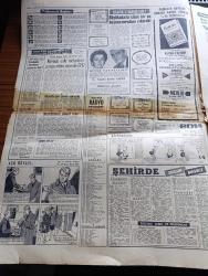Hürriyet Gazetesi - 21 Aralık 1965 - Gençlik Kıbrıs İçin Miting Yaptı - Onbinlerce Genç Tek Kalp Halinde Haykırdı Ve İstanbul Dün Ordu Kıbrıs'a Sesleri İle İnledi - Gençler Hürriyet Meydanında Fotoğraf -  Süleyman Demirel Kıbrıs Kaybedilmiş Değildir Dedi - Kanlı Kıbrıs Hadiselerinin 2. Yıldönümü - Dışişleri Bakanı İhsan Sabri Çağlayangil Karar Bize Bir Şey Kaybettirmedi - Şinasi Osma Bir Harbi Göze Aldığımızı İlan Edelim Dedi - TPAO Ziraat Bankası Sümerbank Ve Etibank Genel Müdürleri Değişti - Aşk Ve Macera Romanı Çizen Faruk Geç - Bizimkiler Yazan Kemal Bisalman Çizen Sezgin Burak - Kader Çizgisi His Romanı Yazan Lewis Cox Yazı Dizisi - Resmi Sinemaskop Budha - Avrupa'yı Yerinden Oynatan Sesler Röportaj Sezen Cumhur Önal Yazı Dizisi - Stadlarda Asayiş Yine Bozuldu - İstanbul Emniyet Müdürü Hayrettin Nakipoğlu Gerekirse Cop Kullanırız - Hakem Ogün Altıparmak'ı Yine De Sahadan Attı - Hafız Erol Fenerbahçeli Oyuncuları Maçtan Önce Okudu Ama - Can Bartu Sakat - Güngörmüşler Çizgi Roman