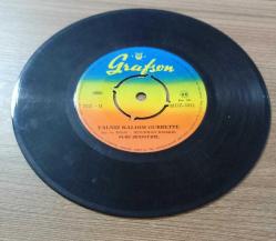 NURİ SESİGÜZEL-YALNIZ KALDIM GURBETTE