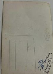 Kumsalda çocukları ile beraber gülümseyerek poz veren bir anne ve babanın fotoğrafı. FOTO BAYRAK/NAZMİ BAYRAK .ORİJİNAL SİYAH & BEYAZ 13x 9cm EBADINDA - 1940'LAR, 1950'LER, 1960'LAR ve 1970'LER