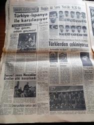 Hürriyet Gazetesi - 4 Şubat 1967 - İzmir Canavarı - Türk Kızına Almanya'da Yapılan Feci İşkence İnfial Uyandırdı - Alman Basını Olayı Böyle Verdi - İçişleri Bakanı Faruk Sükan Aşırı Sola Karşı Kesin Tedbirler Alınacaktır - Anarşistlerin Bir Kısmı Kan Dökerek İhtilal Yapmak İsteyen Mao'culardır - Trabzon Of Göksel Köyünde 100 Köylüden Altı Gündür Haber Yok - 4 Ay Önce Türkiye'ye Gelen Sovyet Vatandaşı Agayef Yeşilköy'den Rusya'ya Posta Edildi - Yeşil Çiçek Aşk Ve Macera Romanı Çizen Faruk Geç - Bizimkiler Yazan Kemal Bisalman Çizen Sezgin Burak - Avrupa Kupası Maçı Bugün Ali Sami Yen'de 14.30 da Türkiye İspanya İle Karşılaşıyor - Milli Takım Oyuncuları Fotoğraf - İspanya Futbol Federasyonu Genel Sekreteri Andre Ramirez Türklerden Çekiniyoruz - Arçelik Reklamı - Mimar Sinan Tarafından Yapılan Su Kemeri Fotoğraf - Kader Çizgisi His Romanı Yazan Lewis Cox Yazı Dizisi - İnci Birol Galatasaray Hisar Pavyonunda - Hacı Ömer Sabancı Mevlüt İlanı - Rejisör Eliaçık Kazankaya Fatma Girik