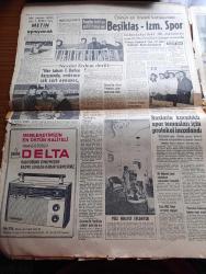 Hürriyet Gazetesi - 25 Aralık 1965 - Dışişleri Bakanlığı Yüksek Müşaviri Hasan Işık Kıbrıs Meselesini BM Değil Türkiye Halledebilir - Kağıthanede Kayacam Şişe Ve Cam Fabrikasında İnfilak - Sadun Boro'nun Alman Asıllı Eşi Oda'nın Köln'deki Annesi Onlar İçin Her Gün Dua Ediyorum Dedi - Oda Boro'nun Ailesi Fotoğraf - Milli Basketbol Takımı Antrenörü Samimi Göreç'in İşine Son Verildi  - Kader Çizgisi His Romanı Yazan Lewis Cox Yazı Dizisi - Nuri Sesigüzel Vahi Öz Kazablanka Gazinosunda -  Avrupa'yı Yerinden Oynatan Sesler Yazan Sezen Cumhur Önal Yazı Dizisi - Fenerbahçe Menajeri Necdet Erdem Dertli Her Takım Fenerbahçe Karşısında Nedense Çok Sert Oynuyor - Galatasaraylı Metin Oktay Sakat Olmasına Rağmen Gençlerbirliğine Karşı Oynayacak - İşte Brigitte Bardot Fotoğraf - Beyaz Perdenin Yeri Doldurulamaz Aktörü Öztürk Serengil Ve Altın Mikrofon Birincisi Yıldırım Gürses Beşiktaş Cam Salonda - Turist Ömer Dümenciler Kralı Pek Yakında Sinemalarda - Sadri alışık - Altın Mikrofon
