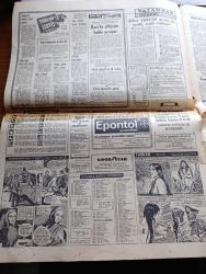 Hürriyet Gazetesi - 1 Ekim 1969 - Asi Türk İşçisi Behçet Yurtçu Avustralya'dan Sınırdışı Ediliyor - Ankara Semalarının Davetsiz Misafiri Heyecan Uyandırdı - Meçhul Cismi Yakalamak İçin Jetler Uçuruldu - Dünyanın En Meşhur Falcısı Türk Siyasi Parti Liderlerinin Elektronik Beyinle Falına Baktı 4 - Gerçeği Yalnız Kendinin Bildiğine İnanan Adam Süleyman Demirel Fotoğraf - Yüksek Seçim Kurulunun Kararı İle Adalet Partisinin Seçim Beyannamesi Toplattırıldı - Haber Ajansının Açıklaması Siirt Valisi Ali Suat Ethemoğlu Suçluyu Yakalamak Yerine Hissi Tekzip Yolluyor -  Alparslan Türkeş'i Komandolar Karşıladı - Ereğli'de Yüksek Fırının Donması Büyük Güçlükle Önlendi - Türk İş Genel Sekreteri Halil Tunç Görüşme Devri Kapandı - Almanya'dan Gelecek Mektup Gerçek Hayal Hikayeleri Yazan Ve Çizen Faruk Geç - Bugünkü Radyo Programı - Tarkan Gümüş Eyer Yazan Ve Çizen Sezgin Burak - İstanbul'un Yalnız Adamı Fahri Atabey Dert Yandı İstanbul Hala İki Bin Nüfusu Olan Belediyeler Gibi Yönetilemez - Bizimkiler