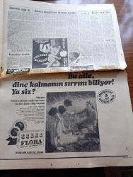 Hürriyet Gazetesi - 1 Ekim 1969 - Asi Türk İşçisi Behçet Yurtçu Avustralya'dan Sınırdışı Ediliyor - Ankara Semalarının Davetsiz Misafiri Heyecan Uyandırdı - Meçhul Cismi Yakalamak İçin Jetler Uçuruldu - Dünyanın En Meşhur Falcısı Türk Siyasi Parti Liderlerinin Elektronik Beyinle Falına Baktı 4 - Gerçeği Yalnız Kendinin Bildiğine İnanan Adam Süleyman Demirel Fotoğraf - Yüksek Seçim Kurulunun Kararı İle Adalet Partisinin Seçim Beyannamesi Toplattırıldı - Haber Ajansının Açıklaması Siirt Valisi Ali Suat Ethemoğlu Suçluyu Yakalamak Yerine Hissi Tekzip Yolluyor -  Alparslan Türkeş'i Komandolar Karşıladı - Ereğli'de Yüksek Fırının Donması Büyük Güçlükle Önlendi - Türk İş Genel Sekreteri Halil Tunç Görüşme Devri Kapandı - Almanya'dan Gelecek Mektup Gerçek Hayal Hikayeleri Yazan Ve Çizen Faruk Geç - Bugünkü Radyo Programı - Tarkan Gümüş Eyer Yazan Ve Çizen Sezgin Burak - İstanbul'un Yalnız Adamı Fahri Atabey Dert Yandı İstanbul Hala İki Bin Nüfusu Olan Belediyeler Gibi Yönetilemez - Bizimkiler