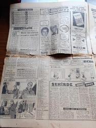 Hürriyet Gazetesi - 21 Aralık 1965 - Gençlik Kıbrıs İçin Miting Yaptı - Onbinlerce Genç Tek Kalp Halinde Haykırdı Ve İstanbul Dün Ordu Kıbrıs'a Sesleri İle İnledi - Gençler Hürriyet Meydanında Fotoğraf -  Süleyman Demirel Kıbrıs Kaybedilmiş Değildir Dedi - Kanlı Kıbrıs Hadiselerinin 2. Yıldönümü - Dışişleri Bakanı İhsan Sabri Çağlayangil Karar Bize Bir Şey Kaybettirmedi - Şinasi Osma Bir Harbi Göze Aldığımızı İlan Edelim Dedi - TPAO Ziraat Bankası Sümerbank Ve Etibank Genel Müdürleri Değişti - Büyükada'da Şifalı Bir Su Kuyusu Meydana Çıkarıldı - Gökler Hakimi Gordon Çizgi Roman  - Kader Çizgisi His Romanı Yazan Lewis Cox Yazı Dizisi - Resmi Sinemaskop Budha - Avrupa'yı Yerinden Oynatan Sesler Röportaj Sezen Cumhur Önal Yazı Dizisi - Stadlarda Asayiş Yine Bozuldu - İstanbul Emniyet Müdürü Hayrettin Nakipoğlu Gerekirse Cop Kullanırız - Hakem Ogün Altıparmak'ı Yine De Sahadan Attı - Hafız Erol Fenerbahçeli Oyuncuları Maçtan Önce Okudu Ama - Can Bartu Sakat - Fatoş Çizgi Roman