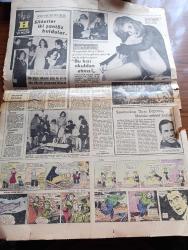 Hürriyet Gazetesi - 18 Aralık 1965 - Birleşmiş Milletler'e Kıbrıs'ı Kaybettik - Birleşmiş Milletler Siyasi Komisyonunda Kimler Aleyhimize Oy Verdi - Pakistan'da 25 Bin Kişi Kasırgadan Öldü - Dışişleri Başkan Vekili Faruk Sükan Kıbrıs Konusunda Taviz Verilmeyecek Dedi - Aşk Rüyası Aşk Ve Macera Romanı Çizen Faruk Geç -Kuzey Vietnam Barış Görüşmesine Hazır - Süleyman Demirel'in Karar Günü Konya'ya Gitmesini Siyasi Çevreler İyi Karşılamadı - Kıbrıs'a Tam Bağımsızlık Türklere Sadece Azınlık Hakkı - Genç Güzel Gönül Yazar - Bizimkiler Yazan Kemal Bisalman Çizen Sezgin Burak - Altın Mikrofon - Bu Da Yunanların Lolitası Anna Yalanı - Rejisör Lütfi Akad Sırat Köprüsü Filmi - Müzik Dünyamız - Marc Aryan'a Hazırlık - Güngörmüşler Çizgi Roman - Gökler Hakimi Gordon Çizgi Roman - Fatoş Çizgi Roman - Dedektif Nik'in Maceraları Çizgi Roman - Hoover En Makbul Yılbaşı Hediyesi - İstanbul'da Bugün Bu Gece Sinema Tiyatro Programı - Fenerbahçe Problemi - Taraftar Neden Sustu - Burç Falınız