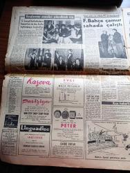 Hürriyet Gazetesi - 24 Aralık 1965 - Kısmet Yelkenlisini Seyir Halinde Gören Denizcilerin Anlatıyor - Kim Ne Derse Desin Sadun Boro Yaman Adam - Bugün Mübarek Ramazan - Fiyatlar Yükseliyor - CHP Ortanın Soluna Azimle Devam Edecek - Rumlardan Enosis İçin Para Toplayan Üç Yunanlı Kadın Kaçakçılıktan Yakalandı - Cumhurbaşkanı Cemal Gürsel 5 Genel Müdürün Değişmesini Tasdik Etti - Gangster Necdet Elmas Açık Cezaevi İmralı'ya Nakledildi - Aşk Rüyası Aşk Ve Macera Romanı Çizen Faruk Geç - Bizimkiler Yazan Kemal Bisalman Çizen Sezgin Burak - Avrupa'yı Yerinden Oynatan Sesler Röportaj Sezen Cumhur Önal - Fenerbahçe Çamur Sahada Çalıştı - Galatasaraylı Futbolcuların Hanımları Da Her Hafta Toplanmaya Başladılar - Hakemler Birliği Genel Başkanı Muslihittin Güner - Yıldıray Çınar Plak - Adnan Şenses Ve İsmail Dümbüllü Lunapark Gazinosunda - Taksim Belediye Gazinosunda Ramazan Eğlenceleri - Güngörmüşler Çizgi Roman - Gökler Hakimi Gordon Çizgi Roman - Fatoş Çizgi Roman - Dedektif Nik'in Maceraları