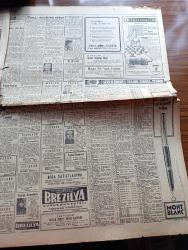 Hürriyet Gazetesi - 24 Aralık 1965 - Kısmet Yelkenlisini Seyir Halinde Gören Denizcilerin Anlatıyor - Kim Ne Derse Desin Sadun Boro Yaman Adam - Bugün Mübarek Ramazan - Fiyatlar Yükseliyor - CHP Ortanın Soluna Azimle Devam Edecek - Rumlardan Enosis İçin Para Toplayan Üç Yunanlı Kadın Kaçakçılıktan Yakalandı - Cumhurbaşkanı Cemal Gürsel 5 Genel Müdürün Değişmesini Tasdik Etti - Gangster Necdet Elmas Açık Cezaevi İmralı'ya Nakledildi - Aşk Rüyası Aşk Ve Macera Romanı Çizen Faruk Geç - Bizimkiler Yazan Kemal Bisalman Çizen Sezgin Burak - Avrupa'yı Yerinden Oynatan Sesler Röportaj Sezen Cumhur Önal - Fenerbahçe Çamur Sahada Çalıştı - Galatasaraylı Futbolcuların Hanımları Da Her Hafta Toplanmaya Başladılar - Hakemler Birliği Genel Başkanı Muslihittin Güner - Yıldıray Çınar Plak - Adnan Şenses Ve İsmail Dümbüllü Lunapark Gazinosunda - Taksim Belediye Gazinosunda Ramazan Eğlenceleri - Güngörmüşler Çizgi Roman - Gökler Hakimi Gordon Çizgi Roman - Fatoş Çizgi Roman - Dedektif Nik'in Maceraları