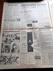 Akşam Gazetesi - 4 Ekim 1960 - Fahrettin Kerim Gökay Ve Fuat Köprülü Yassıada'da - 6 7 Eylül Sanığı Oktay Engin Alaeddin Eriş Hasan Uçar M. Ali Balin'de Tevkif Edildiler - Ekrem Alican Bir Konuşma Yaptı - Yüksek Adalet Divanı Faaliyete Geçti -  Duvarlarda İnkılap Aleyhtarı Yazılar Yazanlar Aranıyor - Necdet Calp Başbakanlık Hususi Kalem Müdürü Oldu - Dünyanın Sayılı Zengini Nubar Gülbenkyan Geldi Ve Gitti - Kızkulesi Kahramanı Çizen Suat Yalaz - 93 İhtilali Yazan Abdullah Ziya Kozanoğlu Yazı Dizisi - Dansöz Ayşe Nana Roma'da Yargılanıyor - Günahım Seni Sevmek Aşk Ve His Romanı Resimleyen Remzi - Geyşa'nın Hatıra Defteri Yazan Kimiko Omura Yazı Dizisi - Bize Barbaroslu Derler Yazan Çizen Ratip Tahir Burak - Kont Senlibenli Çizgi Roman - Nazlı İle Hamza Çizgi Roman - Vadiler Hakimi Çizgi Roman - Galatasaray Bahia İle 1 1 Berabere Kaldı - Mithatpaşanın Tevsii Mi Yüzbinlik Yeni Bir Stad Mı - Yorgun Beşiktaş 4 Puan Alamaz - Spor Yazarları Kongresi Yapıldı - Türkiye Yüzme Şampiyonası