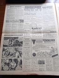Akşam Gazetesi - 8 Ekim 1960 - Türk İş Adamları Rusya'ya Gidiyor - Yüksek Adalet Divanı Tebliğ Yayınladı - Duruşmalarda Bulunacak Kimseleri Yassıada'ya Götürüp Getiricek Olan Fenerbahçe Vapuru Hazırlandı - Kruşçef İktisadi Yardım Teklifi Etti - Yassıada Duruşmalarına Cuma Sabahı Başlanıyor - Topkapı Olaylarından 60 Kişi Yargılanacak - Düşükler Yassıada'da - Milli Birlik Komitesi Üyesi Muzaffer Özdağ Demokrasiye Giderken Babıaliden De Geçeceğiz - Kızkulesi Kahramanı Çizen Suat Yalaz - 93 İhtilali Yazan Abdullah Ziya Kozanoğlu Yazı Dizisi -Kalkınmanın Beyni Yazan Müşerref Hekimoğlu Köşe Yazısı - Günahım Seni Sevmek Aşk Ve His Romanı Resimleyen Remzi - Yassıada'da Davetlilerin İstirahat Yemek Ve Kötü Hava Şartlarında Geceleyin İskan Durumu -  Sinema Yazan Erdoğan Tokatlı - Geyşa'nın Hatıra Defteri Yazan Kimiko Omura Yazı Dizisi - Bugünkü Falınız  - Bize Barbaroslu Derler Yazan Çizen Ratip Tahir Burak - Muhterem Özyurt Futbol Federasyonu Başkanı Oldu - Yüzmede 3 Rekor - Doğan Koloğlu