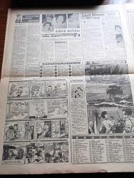 Akşam Gazetesi - 8 Ekim 1960 - Türk İş Adamları Rusya'ya Gidiyor - Yüksek Adalet Divanı Tebliğ Yayınladı - Duruşmalarda Bulunacak Kimseleri Yassıada'ya Götürüp Getiricek Olan Fenerbahçe Vapuru Hazırlandı - Kruşçef İktisadi Yardım Teklifi Etti - Yassıada Duruşmalarına Cuma Sabahı Başlanıyor - Topkapı Olaylarından 60 Kişi Yargılanacak - Düşükler Yassıada'da - Milli Birlik Komitesi Üyesi Muzaffer Özdağ Demokrasiye Giderken Babıaliden De Geçeceğiz - Kızkulesi Kahramanı Çizen Suat Yalaz - 93 İhtilali Yazan Abdullah Ziya Kozanoğlu Yazı Dizisi -Kalkınmanın Beyni Yazan Müşerref Hekimoğlu Köşe Yazısı - Günahım Seni Sevmek Aşk Ve His Romanı Resimleyen Remzi - Yassıada'da Davetlilerin İstirahat Yemek Ve Kötü Hava Şartlarında Geceleyin İskan Durumu -  Sinema Yazan Erdoğan Tokatlı - Geyşa'nın Hatıra Defteri Yazan Kimiko Omura Yazı Dizisi - Bugünkü Falınız  - Bize Barbaroslu Derler Yazan Çizen Ratip Tahir Burak - Muhterem Özyurt Futbol Federasyonu Başkanı Oldu - Yüzmede 3 Rekor - Doğan Koloğlu