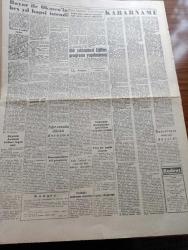 Kudret Gazetesi - 16 Ekim 1960 - Celal Bayar Ve Nedim Ökmen'in İrtikap Suçundan Beşer Sene Hapis Edilmeleri Talep Edildi - Yassıada'dan Notlar - Üç Adam Celal Bayar Adnan Menderes Ve Refik Koraltan Şimdi Ne Haldeler - Yassıada'dan Duruşmalarına Ait Program - Celal Bayar Dün Bir Avukat buldu - Adnan Menderes'in İki Avukat Müracaatı - Safa Yalçuk Ve Muavini Dün Tahliye Oldular - Yassıada'da Ecnebi Gazetecilerin İntibaları - Gelin Kaya Edebi Roman Yazan Muazzez Arıoba Yazı Dizisi - Yassıada Pul Serisi Tedavüle Çıktı - Son Teşebbüs Çizgi Roman - Küba Başbakanı Fidel Castro Bugün Bir Konuşma Yapacak - Hava Jeep'i 1965 Yılında Piyasaya Çıkabilecek - Kruşçef Amerika'dan Mağlup Olarak Döndü - Floransada Aşk Çeviren M. Alçe Yazı Dizisi - Yassıada'dan Fotoğraflar - Fenerbahçe 7 Karşıyaka 1 - Dekatlon Ankara Birinciliğinde İlk Gün Orhan Altan Başta - Balmumcu Çiftliğinde Tahliye Edilenler Fotoğraf - Fatin Rüştü Zorlu'nun Annesi Parasızlıktan Şikayetçi Fotoğraf - Sanıkların Yakınları Fotoğraf