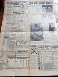 Yeni İstanbul Gazetesi - 26 Ekim 1960 - Dünkü Tanıklar Düşükleri İtham Etti - Maliye Bakanı Ekrem Alican Rum Patriği Athenagoras Ve Milli Emniyet Mensupları da Dünkü Celsede Dinlendiler Fotoğraf -  Yassıada Davalarının Sıraları Belli Oldu - 31 Ekim Pazartesi Günü Başlayacak Bebek Davasında Opera Sanatkarı Ayhan Aydan Şahit Olarak Dinlenecek - Duruşmada Adnan Menderes Ve Ethem Menderes Fotoğraf - Başbakanlık Kasasından Neler Çıkmış Neler - Anayasa Tasarısı Semineri Başladı - James Bond Çizen İan Fleming - Cici Teyze Çizen Saunders Ve Ernst - Macera Kapıları Yazan Jean Hougron Yazı Dizisi - Kennedy Nixon'a Münazara Konusunda Meydan Okuyor - Ziya Gökalp Dün Bütün Yurtta Anıldı - Fidel Castro Aleyhtarlarının Faaliyeti - A Milli Takım Namzetleri Beyoğluspor'u 4 0 Yendiler - Estetik Ameliyat Tıp Dünyasında Mucize - Ingrid Bergman Saadetini Anlatıyor - Edinburg Film Festivali - Yüksek Adalet Divanı Önünde - Turan Güneş İfade Verdi Fotoğraf - Kadın Moda - Kürk Saltanatı