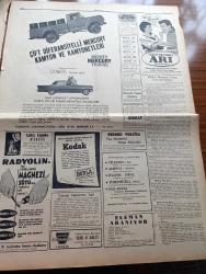 Cumhuriyet Gazetesi - 21 Ekim 1960 - Bir Daha Yazan Nadir Nadi Köşe Yazısı - Dünkü Duruşma Sadece Bir Saat Sürdü Ve Müdafaalar Yapıldı - Köpek Davasında Karar Pazartesiye Kaldı - Celal Bayar Karar Lehte Veya Aleyhte Olsun Mühim Değil Dedi - Dünkü Duruşmada Yalnız Celal Bayar'ın Kızı Nilüfer Gürsoy Hazır Bulundu - Ali Ulvi'nin Fırçasıyla Oktay Engin Ve Fatin Rüştü Zorlu - Fahrettin Kerim Gökay Bakanlık Emrine Alındı - Yassıada İntibaları Kısa Notlar Yazan Cevat Fehmi Başkut - Sabah Şarkısı Yazan Taylor Caldwell Yazı Dizisi - Büyük Oyunun Son Perdesi Yazan Oğuz Türkkan - Bay Oscar Karikatür - Profesör Nimbüs'ün Maceraları Çizgi Roman - Fransa'da Beşinci Cumhuriyet En Ciddi Krizi Yaşıyor - Patti Çizgi Roman - Resimli Roman Başkasının Günahı Çizen Yves Sayol - Tiyatro Cephede Piknik Yazan Lütfi Ay - Fordmotor Comet'i Takdim Eder - Fenerbahçe Kız Voleybol Takımı Şampiyon Kulüpler Turnuvasında - İngiltere'de Yapılacak Beynelmilel Yelken Federasyonu Toplantısına Salahattin Cihanoğlu Gidiyor