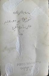 Birbirlerine sarılarak poz veren gelin ve damat fotoğrafı. FOTO MARMARA .ORİJİNAL SİYAH & BEYAZ 14x 9cm EBADINDA - 1940'LAR, 1950'LER, 1960'LAR ve 1970'LER