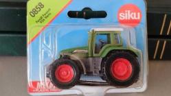 LOT.20 » DİECAST ALMAN DEVİ SİKU 858 FENDT FAVORIT 926 VARIO  TRAKTÖR SIFIR  HİÇ KULLANILMAMIŞ  ORJİNAL AMBALAJINDA KOLEKSİYON ÜRÜNÜ