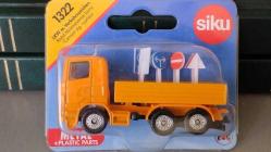 LOT.16 » DİECAST ALMAN DEVİ SİKU 1322 YOL İŞARETLERİ VE KAMYON  SIFIR  HİÇ KULLANILMAMIŞ  ORJİNAL AMBALAJINDA KOLEKSİYON ÜRÜNÜ