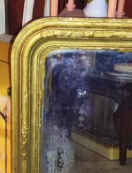 18571-ANTİKA ÇOK ESKİ AHŞAP ÇERÇEVELİ TAŞ AYNA