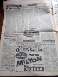 Vatan Gazetesi - 11 Ekim 1960 -  Halkı Silahlandıran Sanıklara Ait Kararname Yüksek Adalet Divanına Verildi - Celal Bayar Suçu Adnan Menderes'in Üzerine Attı - Yassıada'nın Eşiğinde Yazan Ahmet Emin Yalman - Adnan Menderes Silahlanma Konusunda Bu Halkı Seçime Hazırlamak İçin Alınmış Bir Tedbirdi Dedi - Ethem Menderes İfade Verdikten Sonra Fotoğraf - Celal Bayar'ın Eşi Cuma Günü Yassıada'ya Gidecek - Yeşilköy Havaalanında Turistik Lokantada 10 Kişi Zehirlendi - Ticaret Liseliler Dün Sessiz Yürüyüş Yaptılar - 6 7 Eylül Olayları Yazan Orhan Birgit Yazı Dizisi -  Taş Devri Çizen Mıstık - Seller Arka Girsin Artık Yazan Behçet Kemal Çağlar Köşe Yazısı - Emil Galip Sandalcı Köşe Yazısı - Hoş Memo Karikatür Çizen Al Capp - Tonton Agah Çizen Sade Yalçın - Stiv Roper Çizen Saunders Ve Waggon - Kır Çiçeği Marion Yazan Jean Martet Yazı Dizisi - Fenerbahçe İzmir Deplasmanına Gidecek - Basketbol Birinci Ligi Galatasaray Darüşşafaka Maçı İle Başlıyor - Asrın Davası Başlarken - Şemi Ergin Mektubu