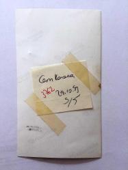 CEM KARACA'NIN ORİJİNAL FOTOĞRAFI - 14 x 8 cm EBADINDA - CEM KARACA SAHNEDE ŞARKI SÖYLERKEN ÇEKİLMİŞ BİR KARE