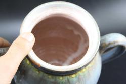 VİNTAGE DAMGALI SIRLI ÇAYDANLIK YADA SÜTLÜK  (DELİKLİ RAF