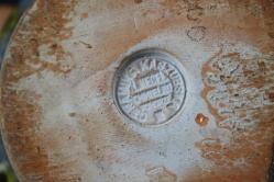 VİNTAGE DAMGALI SIRLI ÇAYDANLIK YADA SÜTLÜK  (DELİKLİ RAF