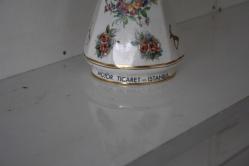 MÖTÖR TİCARET  AnTiKa SÜMER BANK PORSELEN GAZ LAMBASI BÖYLESI HİÇBİRYERDE YOK SİTEDE TEK (DELİKLİ RAF