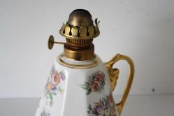 MÖTÖR TİCARET  AnTiKa SÜMER BANK PORSELEN GAZ LAMBASI BÖYLESI HİÇBİRYERDE YOK SİTEDE TEK (DELİKLİ RAF