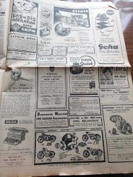 Cumhuriyet Gazetesi - 17 Eylül 1951 - Ara Seçimini 15 İlde Demokrat Parti Kazandı - Dünkü Ara Seçimler 17  İlde De Sükunet İçinde Cereyan Etti - Sinop'ta CHP'liler Nasıl Kazandılar - Sivas'ta CHP 13,226 Fazla Rey Aldı - İstanbul'da Partiler Ne Kadar Oy Aldılar - Denizli'de Ara Seçimlerin Tek Kanlı Hadisesi - İstanbul'un Yeni Demokrat Milletvekilleri Hadi Hüsmen Ve Seyfi Oran - Bursa'da 24 Köyde Sandıklar Erken Açıldı - Çanakkale'de İştirak Nisbeti Yüzde 60 ı Buldu - Bir Amerikalı Gazetecinin Türkiye İntibaları 2 Yazan Ray Brock  - Tahran'da Hükümet Darbesi Teşebbüsü - Avrupa Ordusu Ve Almanya - Kore'de Şiddetli Savaşlar Oluyor - General Franco İle Mülakat - Rüyalar Evi Yazan Peride Celal Yazı Dizisi - İsrail'de Yiyecek Sıkıntısı Başgösterdi - Beşiktaş Enosis'i 2 1 Mağlup Etti - Fenerbahçe Dörtler Karmasını 4 0 Mağlup Etti - Kadın Gazeteci Lil'in Maceraları Çizgi Roman - Yelkenle İstanbul'dan Filipinlere Yazan Sinan Everest Yazı Dizisi - 1951 1952 Yunus Nadi Mükafatı En Güzel Şiir