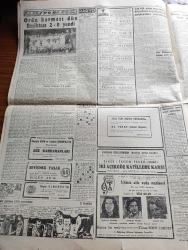 Cumhuriyet Gazetesi - 30 Eylül 1951 - Ümit Veren Kitap Yazan Nadir Nadi Köşe Yazısı - Bankalar Baremi Değişiyor Yeni Tasarı Hazırlandı - Güvenlik Konseyi Yarın Petrol İhtilafını Görüşecek - Almanya'nın Eski Ankara Büyükelçisi Von Papen İstanbul Valisi Fahrettin Kerim Gökay'ı Ziyaret Etti - Amerika'nın Atlantik Paktına Dair Teşebbüsü - Başbakan Adnan Menderes'in İngiltere Başbakanı Attle'a Cevabı - Ankara Güzeli Birsen Demirtaş Seçildi -  - Babalar Çocuklarına Okul Kitabı Alamıyorlar - Harb Akademisinde Diploma Tevzi Töreni - Haftanın Şakaları Yazan Burhan felek - Dedikodu Yazan Falih Rıfkı Atay - Parmak İzi Nasıl Bulundu - Rüyalar Evi Yazan Peride Celal Yazı Dizisi - Batı Almanya'da 250.000 Kişilik Bir Ordu Kurulacak - Ordu Karması Dün Beşiktaş'ı 2 0 Yendi - Kadın Gazeteci Lil'in Maceraları Çizgi Roman - Dolmabahçe Stadında Ordu Muhteliti İle Fenerbahçe Maçı - Opon Ağrı Kesici - Hamiyet Yüceses Perihan Sözeri Ve Sabite Tur Tepebaşı Gazinosunda -  Zehra Bilir Beyaz Parkta - Jeep