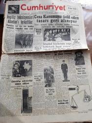 Cumhuriyet Gazetesi - 4 Ekim 1951 - Ceza Kanununu Tadil Eden Tasarı Geri Alınıyor - İngiliz Teknisyenleri Abadan'ı Terkettiler - Atlantik Paktına Davet - Almanya'da Büyük Manevralar Başladı - Sabri Çakalof'un Zehirlendiği Tahmin Ediliyor - İstanbul Köylerinin Çoğu Kablettarih Hayat Yaşıyor - General Tahsin Yazıcı Uçak Kazası Atlattı - Von Papen'in Çiçeron'a Dair Demeci - Ordinaryüs Profesör Salih Murad Uzdilek - Komşu Memleketlerden Röportajlar - Sekiz Ticani Mahkum Oldu - Maden Tetkik Araştırmaya Yapılan Bir İhbar - Döviz Kaçakçılığı Davası -Savarona Dün Hareket Etti - Memleket Hikâyesi Bebek Yazan Yaşar Kemal 2 Yazı Dizisi - Güzellik Müsabakası Büyük Jüri Heyeti Üyelerinin İsimleri - Burhan Felek - Rusya'da Atom Bombası İnfilak Ettirildi - Akdeniz Oyunlarında Kazanma Şansımız - Radyoda Spor Yayınları - İstanbulsporluların Kongresi - Eczacıbaşı İlaç Fabrikasının Temeli Dün Atıldı - Nejad Ferid Eczacıbaşı - Yalova Kaplıcaları - Perihan Altındağ'ın Konserinde Bıçaklı Tabancalı Hadise