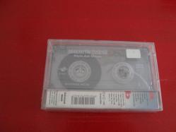 EDA METİN ÖZÜLKÜ BÖYLE AŞK OLMAZ SIFIR JELATİNLİ KASET