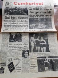 Cumhuriyet Gazetesi - 14 Ekim 1951 - Ortadoğu'da Kaynaşma Yazan Nadir Nadi Köşe Yazısı - Güzellik Kraliçesi Dün Gece Seçildi -  Günseli Başar Güzellik Kraliçesi Oldu - İffet Seçel İkinci Hilmiye Sülün Üçüncü Oldu - Dün Başbakan Adnan Menderes'in Başkanlığında İki Toplantı Yapıldı - Kore 3. Değiştirme Birliğimiz - Foto Güzeli Sabahat Tanık Seçildi -  Abidin Daver Kraliçeyi Jüri İle Halka Takdim Ediyor - Akdeniz Olimpiyatları - Mısır Ortadoğu Savunmasına İştirake Resmen Davet Edildi - Falih Rıfkı Atay Sohbetler - Galata Köprüsü Hasara Uğradı - Haftanın Şakaları Burhan Felek - Birleşik Amerika'nın İlk Atom Manevraları - Haşim İşcan Cenevre'ye Gidiyor - Fenerbahçe Beşiktaş Bugün Karşılaşıyorlar - Dolmabahçe Stadı - Kurtuluş Kulübünün Bayramı Geri Kaldı - Reşat Nuri Güntekin'in Dudaktan Kalbe Romanından Uyarlanan Film Zaferden Zafere Koşuyor - Mehmetçik Kore'de Filmi - Şen Kardeşler - Harris Boya Fırçası - Güzellik Müsabakasından İntibalar - Vefa Bozası Çıktı -