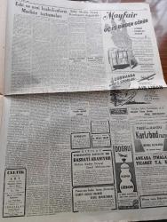 Cumhuriyet Gazetesi - 27 Şubat 1952 - Hava Yazanlar Nadir Nadi Köşe Yazısı - Eski Ve Yeni Başbakanlar Adnan Menderes Ve Şemsettin Günaltay'ın Mecliste Tartışmaları - Fuat Köprülü Lizbon'dan Dönüyor - Cemal Nadir'in Ölüm Yıldönümü - Genç Milli Takım Oyuncuları Atina'da - Churchill Washington'da Gizli Bir Anlaşma Yok Diyor - Ölüm Yıldönümü Münasebetiyle Cemal Nadir Yazan Elif Naci Köşe Yazısı - Türk Yunan İktisadi Görüşmeleri Yazan Doçent Doktor Mehmed Oluç -  Panaroma Yazan Yakup Kadri Karaosmanoğlu Köşe Yazısı - Tamam Bölgesinde Yeni Petrol Damarları Bulundu - 1948 de Trablus'ta Gördüklerim Yazan Süreyya Ağaoğlu - Kibar Düşkünleri Yazan Maurice Dekobra Yazı Dizisi - Brezilya Takımı Corinthian Avrupa'ya Geliyor - İstanbul Ankara Radyosu Programı - Varta Akümülatör - Puro Tuvalet Sabunu - Arı Unları - Elhamra Terzihanesi
