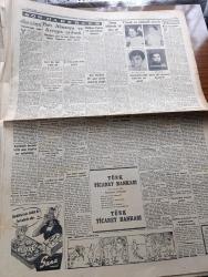 Cumhuriyet Gazetesi - 23 Kasım 1953 - Süveyş İhtilafındaki Tek Çıkar Yol Köşe Yazısı - Avrupa'da Ordusu Ve Dörtlü Konferans - Başbakan Adnan Menderes Trabzon'a Gitti - Memur Aylıklarına Yapılacak Zamlar - Mısır Bize Bir Nota Verdi - Otomobil Mukavemet Yarışı Dün Neticelendi - Futbol Maç Bileti Karaborsacıları İle Mücadele Şiddetlendi - Kore'de Komünist Mezalimi - Beşiktaş Dün Vefa'yı 3 1 Mağlup Etti - beyaz Köşkte Oturanlar Yazan Rikkat Köknar Yazı Dizisi - Halk İçin Açılan Dershaneler - Aya Seyahat 25 Sene İçinde Mümkün Olacak - Amerika'nın Sesi Radyosu Bu Hafta İzmir'den Bahsedecek -  İngiltere'de Profesyonel Tenis Şampiyonluğunu F. Sedgman Kazandı - Son Kahkaha Yazan Edison Marshall Yazı Dizisi - Şöhret Fabrikatörü Guido Orlando - Resimli Romanımız Saatçi Pel Yazan P. Gordeaux - Atatürk'ün Müze Haline Konulan Doğduğu Evden Resimler Fotoğraflar - Kaybettiğimiz Değerli Sanatkar Veli Kanık Hayatı Ve Eseri Yazan R.A.S. - İngiltere'de Görülen Uçan Daire - İran'dan Türkiye'ye İltica