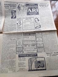 Cumhuriyet Gazetesi - 23 Kasım 1953 - Süveyş İhtilafındaki Tek Çıkar Yol Köşe Yazısı - Avrupa'da Ordusu Ve Dörtlü Konferans - Başbakan Adnan Menderes Trabzon'a Gitti - Memur Aylıklarına Yapılacak Zamlar - Mısır Bize Bir Nota Verdi - Otomobil Mukavemet Yarışı Dün Neticelendi - Futbol Maç Bileti Karaborsacıları İle Mücadele Şiddetlendi - Kore'de Komünist Mezalimi - Beşiktaş Dün Vefa'yı 3 1 Mağlup Etti - beyaz Köşkte Oturanlar Yazan Rikkat Köknar Yazı Dizisi - Halk İçin Açılan Dershaneler - Aya Seyahat 25 Sene İçinde Mümkün Olacak - Amerika'nın Sesi Radyosu Bu Hafta İzmir'den Bahsedecek -  İngiltere'de Profesyonel Tenis Şampiyonluğunu F. Sedgman Kazandı - Son Kahkaha Yazan Edison Marshall Yazı Dizisi - Şöhret Fabrikatörü Guido Orlando - Resimli Romanımız Saatçi Pel Yazan P. Gordeaux - Atatürk'ün Müze Haline Konulan Doğduğu Evden Resimler Fotoğraflar - Kaybettiğimiz Değerli Sanatkar Veli Kanık Hayatı Ve Eseri Yazan R.A.S. - İngiltere'de Görülen Uçan Daire - İran'dan Türkiye'ye İltica