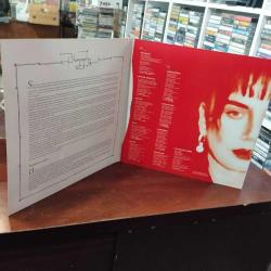 2011 baskı...  Hatalı baskıdır...  A yüzü Sezen Aksu, sen ağlama ile başlar.  B yüzü Zeki Müren dir.  Sadece jelatini yok plak sıfır.