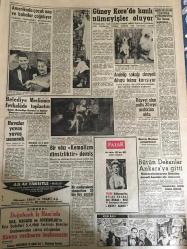 YENİ SABAH GAZETESİ 19 NİSAN 1960 YIL :22 SAYI :7590---Her türlü siyasi  faaliyet durduruldu --Kral Hüseyin dün hususi uçağı ile ,Romanya gitti --Bir GMC devrildi erlerden üçü öldü --İngilizler nüklear  deneme istemiyor --3 Kardeş ,5 çocuk babası bir şahsı feci şekilde öldürdü ---Karı-koca polislere kazmalarla saldırdı ---Mektebliye Yardım :Siyavuşgil ---İlk defa 1907 senesinde çevrilen  ben hur 12  dakikalık bir filmdi --Güney Kore de kanlı nümayişler oluyor ---Andelip sokağa cinayeti davası tekrar karışıyor --Rüşvet alan polis 30 aya mahkum oldu ---Bir Vaiz Kemalizm dinsizlik demiş --Bir muhasebeci zimmetine 33 bin lira geçirdi --Genç Milli Takımımız D.Almanya yı  Yendi :1-0--Beşiktaş bu yıl kadrosunu yedi futbolcu ile takviye edecek ---İdareciler  mevsim başında üçüncülüğe çoktan razıydı --Serbest güreş kampı da İstanbul a nakledilecek --Suna Kan Rusya da staj  yapacak ---Suna Korad ile Özcan Sevgen  bu gece resital verecekler --