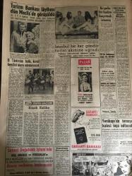 YENİ SABAH GAZETESİ 21 NİSAN 1960 YIL :22 SAYI :7592---Ankara da dün genç tevkif edildi --Siyasi toplantı iddiası ile 22 CHP li adliyeye verildi --Beş trafik kazasında 2 ölü on üç yaralı var --B.Amerika ,Güney Kore de haksız duruma son verilmesini istedi ---Bölükbaşı ile Çelikbaş Meclis de Ceza Aldı --Kartal da odun kesmek yüzünden cinayet çıktı ---Venezuella da isyan çıktı ---Bir uçak kazasında 32 kişi öldü ---Gazeteci ile polis :Siyavuşgil ----Turizm Bankası layihası dün meclis de görüşüldü --İstanbul bir kaç gündür turist akınına uğradı --İki polis bir kadını kaçırmak istemiş ---Yenikapı da temaşa kulesi inşa edilecek ---Gençlerimiz Macaristan a yenildi :3-0--Fenerbahçe 3-0 galip durumdan beraberliği  zor kurtardı :3-3---Feriköy hak ettiği galibiyete ulaştı :2-0---Gana da partililer birbirine girdi ---Tokya da işçiler polisle çarpıştı 250 yaralı var --Pazar :Hollywood da Oscar Gecesi ,Spor Albümü :Naci W.Saroyanın Hikayesi  :Aşkım ! Aşkım ---