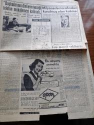 Cumhuriyet Gazetesi - 17 Aralık 1955 - Mecliste Program Müzakeresi 9 Saat Sürdü - Meclis Kabineye 58 Muhalife Karşı 398 Oyla İtimat Beyan Etti - Cumhuriyetçi Millet Partisi Adına Osman Bölükbaşının Sözleri - 19'lar Namına Tenkidler - İsmet İnönü Başbakan Adnan Menderes'i İtham Ediyor Fotoğraf - Telefon Numaraları Bu Gece 6 Rakamlı Oluyor - Kırlangıç Yuvası Yazan Taylor Caldwell Yazı Dizisi - Demir Perde Arkasında Bir Türk Şairi Yazan Behçet Kemal Çağlar - Avrupa'da Yılın En Heyecanlı Hadisesi - Afgan Kralı Dün Sovyet İdarecileriyle Görüştü - Burhan Felek Köşe Yazısı - Resimli Romanımız Komiserin Hatası Yazan Georges Simenon - Milyonerler Tarafından Kurulmuş Olan Kabine - Başkalarının Dinleyemeyeceği Telefon Mükamelesi Kalmadı - Portekiz Milli Futbol Takımı Dün Gece Uçakla Geldi - Yaşar Doğu İsveç'te Kalp Krizi Geçirdi - Bugün Şeref Stadında Galatasaray Yeşildirek Beşiktaş Taksim Karşılaşıyor