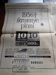 Cumhuriyet Gazetesi - 17 Aralık 1955 - Mecliste Program Müzakeresi 9 Saat Sürdü - Meclis Kabineye 58 Muhalife Karşı 398 Oyla İtimat Beyan Etti - Cumhuriyetçi Millet Partisi Adına Osman Bölükbaşının Sözleri - 19'lar Namına Tenkidler - İsmet İnönü Başbakan Adnan Menderes'i İtham Ediyor Fotoğraf - Telefon Numaraları Bu Gece 6 Rakamlı Oluyor - Kırlangıç Yuvası Yazan Taylor Caldwell Yazı Dizisi - Demir Perde Arkasında Bir Türk Şairi Yazan Behçet Kemal Çağlar - Avrupa'da Yılın En Heyecanlı Hadisesi - Afgan Kralı Dün Sovyet İdarecileriyle Görüştü - Burhan Felek Köşe Yazısı - Resimli Romanımız Komiserin Hatası Yazan Georges Simenon - Milyonerler Tarafından Kurulmuş Olan Kabine - Başkalarının Dinleyemeyeceği Telefon Mükamelesi Kalmadı - Portekiz Milli Futbol Takımı Dün Gece Uçakla Geldi - Yaşar Doğu İsveç'te Kalp Krizi Geçirdi - Bugün Şeref Stadında Galatasaray Yeşildirek Beşiktaş Taksim Karşılaşıyor