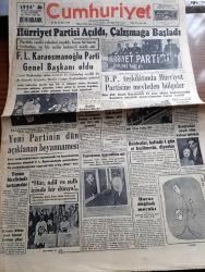 Cumhuriyet Gazetesi - 23 Aralık 1955 - Hürriyet Partisi Açıldı Çalışmaya Başladı - Fevzi Lütfi Karaosmanoğlu Parti Genel Başkanı Oldu - Demokrat Parti Teşkilatında Hürriyet Partisine Meyleden Bölgeler - Yeni Parti'nin Dün Açıklanan Beyannamesi - İsmet İnönü Fevzi Lütfi Karaosmanoğlu Ve Hüseyin Balık Neler Konuştular - Hürriyet Partisi Umumi Merkezine Dün Sabah Parti Levhası Asılırken Fotoğraf - Türk Milli Futbol Takımı Dün Paris'e Gitti - Horoz Dövüşü Merakı - Kırlangıç Yuvası Yazan Taylor Caldwell Yazı Dizisi - Bay Menderes Bay İnönü Yazan Va Nü - Raman Ve Garzan Petrolleri - Mevlanakapı Yetiştirme Yurdu Islah Ediliyor -  Resimli Romanımız Komiserin Hatası Yazan Georges Simenon - Binaları İstenilen Yere Nakleden Dev Makineler - Atom Bombasının 10. Yıldönümü - Türk Ticaret Bankası - Fenerbahçe İle Galatasaray Yarın Karşılaşıyor