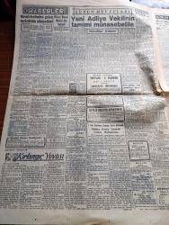 Cumhuriyet Gazetesi - 23 Aralık 1955 - Hürriyet Partisi Açıldı Çalışmaya Başladı - Fevzi Lütfi Karaosmanoğlu Parti Genel Başkanı Oldu - Demokrat Parti Teşkilatında Hürriyet Partisine Meyleden Bölgeler - Yeni Parti'nin Dün Açıklanan Beyannamesi - İsmet İnönü Fevzi Lütfi Karaosmanoğlu Ve Hüseyin Balık Neler Konuştular - Hürriyet Partisi Umumi Merkezine Dün Sabah Parti Levhası Asılırken Fotoğraf - Türk Milli Futbol Takımı Dün Paris'e Gitti - Horoz Dövüşü Merakı - Kırlangıç Yuvası Yazan Taylor Caldwell Yazı Dizisi - Bay Menderes Bay İnönü Yazan Va Nü - Raman Ve Garzan Petrolleri - Mevlanakapı Yetiştirme Yurdu Islah Ediliyor -  Resimli Romanımız Komiserin Hatası Yazan Georges Simenon - Binaları İstenilen Yere Nakleden Dev Makineler - Atom Bombasının 10. Yıldönümü - Türk Ticaret Bankası - Fenerbahçe İle Galatasaray Yarın Karşılaşıyor