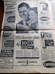Cumhuriyet Gazetesi - 23 Aralık 1955 - Hürriyet Partisi Açıldı Çalışmaya Başladı - Fevzi Lütfi Karaosmanoğlu Parti Genel Başkanı Oldu - Demokrat Parti Teşkilatında Hürriyet Partisine Meyleden Bölgeler - Yeni Parti'nin Dün Açıklanan Beyannamesi - İsmet İnönü Fevzi Lütfi Karaosmanoğlu Ve Hüseyin Balık Neler Konuştular - Hürriyet Partisi Umumi Merkezine Dün Sabah Parti Levhası Asılırken Fotoğraf - Türk Milli Futbol Takımı Dün Paris'e Gitti - Horoz Dövüşü Merakı - Kırlangıç Yuvası Yazan Taylor Caldwell Yazı Dizisi - Bay Menderes Bay İnönü Yazan Va Nü - Raman Ve Garzan Petrolleri - Mevlanakapı Yetiştirme Yurdu Islah Ediliyor -  Resimli Romanımız Komiserin Hatası Yazan Georges Simenon - Binaları İstenilen Yere Nakleden Dev Makineler - Atom Bombasının 10. Yıldönümü - Türk Ticaret Bankası - Fenerbahçe İle Galatasaray Yarın Karşılaşıyor