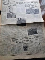 Cumhuriyet Gazetesi - 29 Aralık 1955 - Bu Çark Nasıl Döner Yazan Nadir Nadi Köşe Yazısı - Hürriyet Partisi İle Demokrat Parti Arasında İlk Savaş İstanbul'da Olacak - Celal Bayar Erzurum'a Gitti - Demokrat Parti Haysiyet Divanı Bugün Yeniden Üç Mebus Salahattin Toker Ali Muzaffer Tanöver Ve Hüseyin Balık İçin Karar Verecek - Milli Futbol Takımımız Paris'ten Döndü - Devlet Hastanelerinin Durumu İnceleniyor - NATO'dan Yükselen İkaz Sesleri Yazan Aydemir Balkan - Kırlangıç Yuvası Yazan Taylor Caldwell Yazı Dizisi - Amerika'nın Almanya'ya Askeri Yardımı Arttı - Özbekistan Başvekili Nureddin Muhittinof Azledildi - Resimli Romanımız Çalınan Tabanca Yazan George Simenon - Pakistan Kurucusu Mohammed Ali Cinnah Doğum Yıldönümü Münasebetiyle Yazan Zafer Hasan Ayberk - Opon Ağrı Kesici - Galatasaray Dostluk Kupasını Kazandı - Galatasaray Kulübü Başkanı Refik Selimoğlu İstifasını Geri Aldı