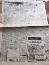 Cumhuriyet Gazetesi - 14 Ocak 1956 - Nasıl Etsek Yazan Nadir Nadi Köşe Yazısı - Millet Meclisinde Dünkü Fırtınalı Toplantı - 6 7 Eylül Hadiseleri Dolayısıyla Başbakan Adnan Menderes Hakkında Meclis Tahkikatı Açılmasını İsteyen Takrir Büyük Gürültüler İçinde Görüşüldü ve Neticede Reddedildi - Demokrat Parti Ve Hürriyet Partisi Liderleri Dün İlk Defa Çatıştılar - Modern Bir Dökümhane Kuruluyor - Amerika'da Hiç Bir Resmi Okulda Din Dersi Yok - Kırlangıç Yuvası Yazan Taylor Caldwell Yazı Dizisi - İtalyan Filarmoni Orkestrası Dün Geldi - Suriye İle Lübnan Anlaşma Yapıyorlar - Divan Oteli Bu Gece Açılıyor - Japonya'dan Gelen Milyoner Türk Feyzurahman Gizatullis Gözyaşı Döktü - Resimli Romanımız Çalınan Tabanca Yazan George Simenon - Piyanist Fezal Üstar'ın Dün Akşamki Konseri - Yalçın Granit Dönüyor - Yugoslav Radniçki Bugün Adalet İle Karşılaşıyor - Beşiktaş Ve Fenerbahçe Gittiler - Beşiktaş Kız Basketbol Takımı Kurdu - Alman Basını Fenerbahçeli Feridun Buğeker'i Övüyor -Balkan Kros Parkuru