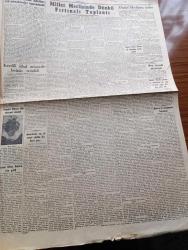 Cumhuriyet Gazetesi - 14 Ocak 1956 - Nasıl Etsek Yazan Nadir Nadi Köşe Yazısı - Millet Meclisinde Dünkü Fırtınalı Toplantı - 6 7 Eylül Hadiseleri Dolayısıyla Başbakan Adnan Menderes Hakkında Meclis Tahkikatı Açılmasını İsteyen Takrir Büyük Gürültüler İçinde Görüşüldü ve Neticede Reddedildi - Demokrat Parti Ve Hürriyet Partisi Liderleri Dün İlk Defa Çatıştılar - Modern Bir Dökümhane Kuruluyor - Amerika'da Hiç Bir Resmi Okulda Din Dersi Yok - Kırlangıç Yuvası Yazan Taylor Caldwell Yazı Dizisi - İtalyan Filarmoni Orkestrası Dün Geldi - Suriye İle Lübnan Anlaşma Yapıyorlar - Divan Oteli Bu Gece Açılıyor - Japonya'dan Gelen Milyoner Türk Feyzurahman Gizatullis Gözyaşı Döktü - Resimli Romanımız Çalınan Tabanca Yazan George Simenon - Piyanist Fezal Üstar'ın Dün Akşamki Konseri - Yalçın Granit Dönüyor - Yugoslav Radniçki Bugün Adalet İle Karşılaşıyor - Beşiktaş Ve Fenerbahçe Gittiler - Beşiktaş Kız Basketbol Takımı Kurdu - Alman Basını Fenerbahçeli Feridun Buğeker'i Övüyor -Balkan Kros Parkuru