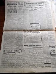 Cumhuriyet Gazetesi - 8 Nisan 1957 - İngiltere'nin Kıbrıs Siyaseti Karşısında Ankara'nın Durumu - Batı Trakya'daki Durum İçin Teşebbüse Geçilecek - Yunan Balıkçıları Gene Sularımızda Avlanmaya Başladı - Genç Milli Takımımız Polonyaya Yenildi - Çarşafla Mücadele - Başbakan Adnan Menderes'in Son Demeçleri Karşısında CHP'lilerin Görüşü - Süveyş Kanalı İşinde Nasır İle Anlaşma Ümidi Kesildi - 50 Yıl Evvelki Kuleli'den Hatıralar Nizamiye Kapısı Yazan Hasan Amca Yazı Dizisi - Kırkıncı Oda Yazan Peride Celal Yazı Dizisi - Batı Memleketleri İle Sovyet Bloku Arasındaki Sanayi Yarışı - Pazartesi Konuşmaları Yazan Bedri Rahmi Eyüboğlu Köşe Yazısı - Tarihi Bir Eser Ortaya Çıkarıldı - Sıfırı Hindliler İcat Etmiş - Haftalık Radyo Programı - Resimli Romanımız Mormon Mezhebi Ve Kurucusunun Dramı Çeviren Mazhar Kunt Yazı Dizisi - Cumhuriyet'in Tefrikası Kör Düğüm Çeviren Hatice Vildan Yazı Dizisi - Beşiktaş Kongresini Karma Liste Kazandı - Buduri Kupasını Galatasaray Kazandı - Adalet Demirspor'u Yendi